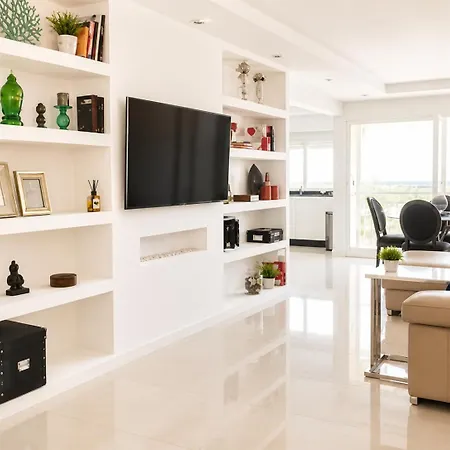 The White Apartment: Luxury, And Design Apartmán