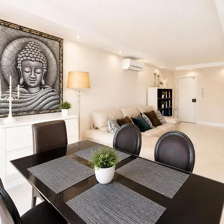 The White Apartment: Luxury, And Design Apartmán *